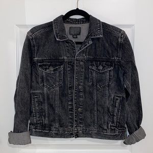 American Eagle Gray/Black Wash Cropped Denim Jacket